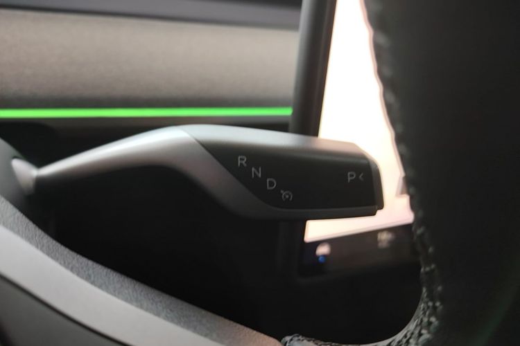 Tesla Model Y 2024 #14 Tesla Model Y 2024 car image #14