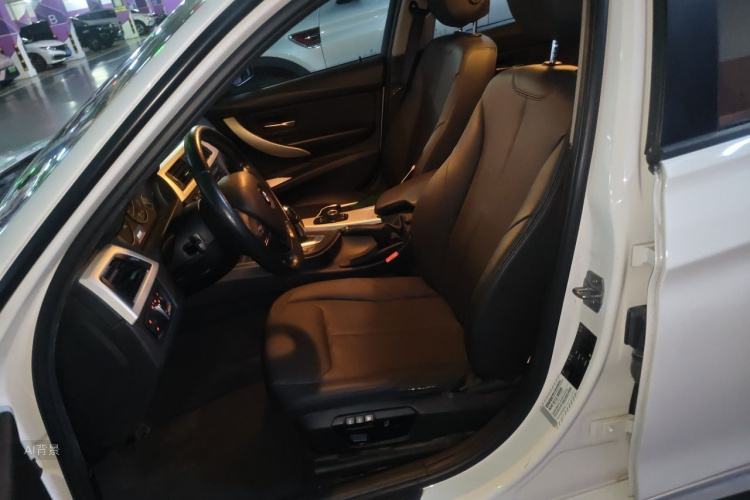 BMW 3 Series 2015 car image #17