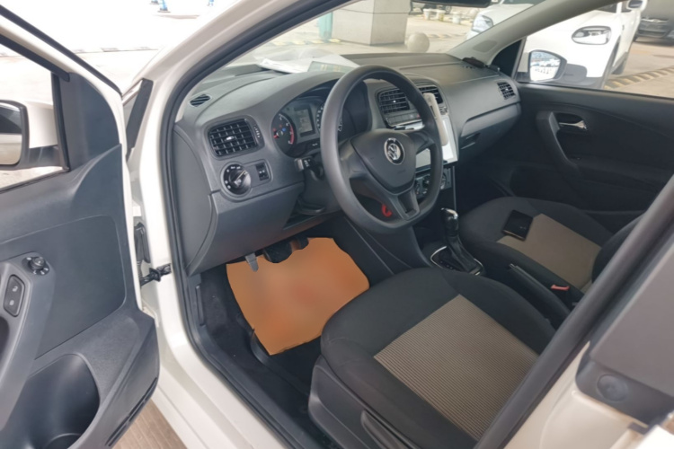 Volkswagen Polo 2017 car image #16