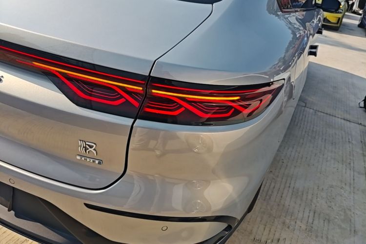BYD Han 2025 car image #8