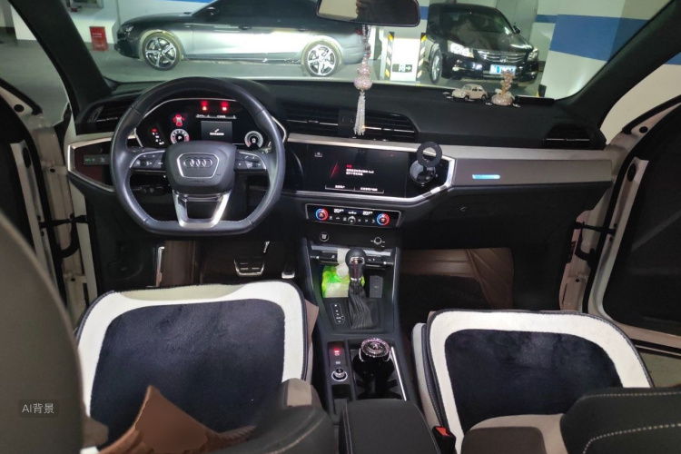 Audi Q3 2024 car image #11
