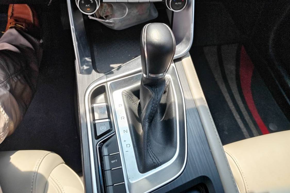 GEELY Binray 2019 car image #27