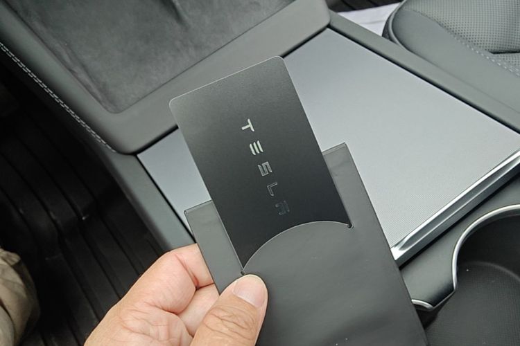 Tesla Model 3 2024 #14 Tesla Model 3 2024 car image #14