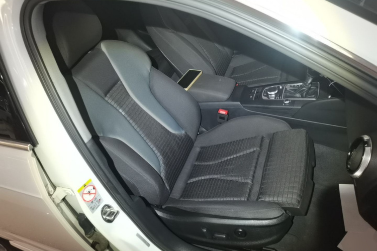 Audi A3 2018 immagine di auto #24