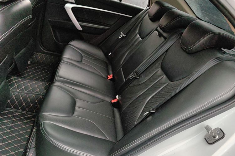 GEELY Emgrand 2016 car image #17