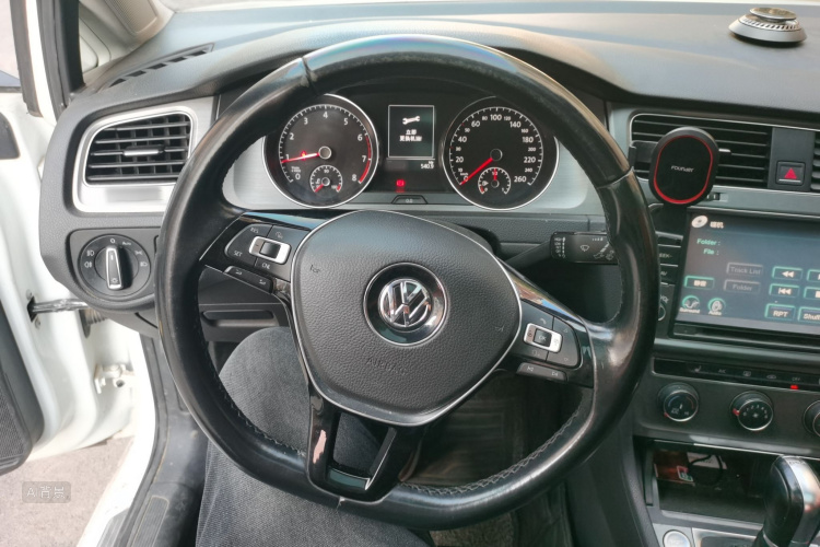 Volkswagen Golf 2015 car image #12