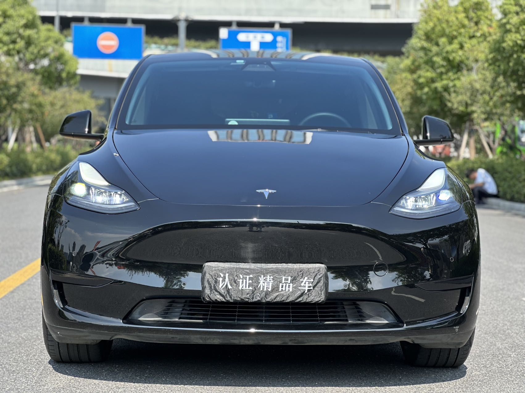 Tesla Model Y 2022 #4 Tesla Model Y 2022 car image #4