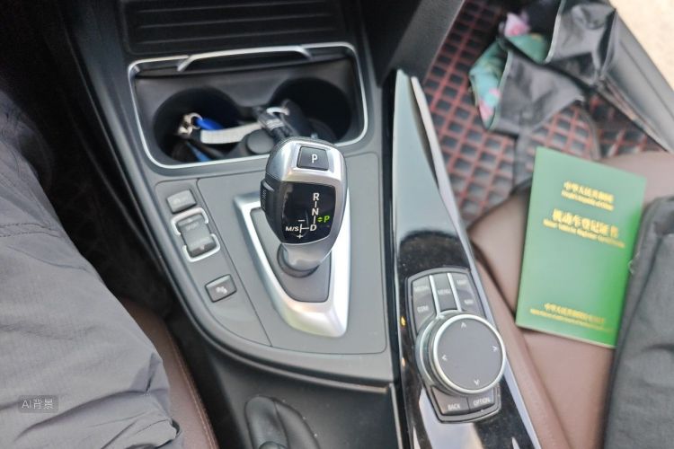 BMW 3 Series 2019 car image #16