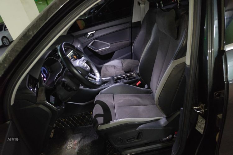 Audi Q3 2020 car image #17