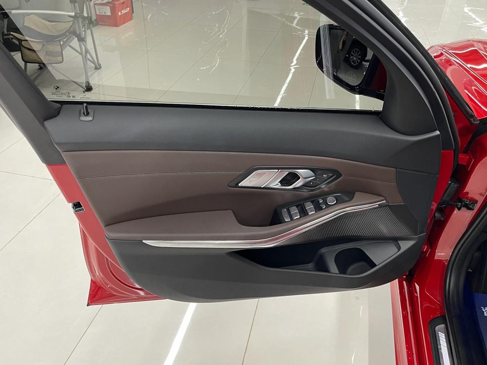 BMW 3 Series 2021 car image #9