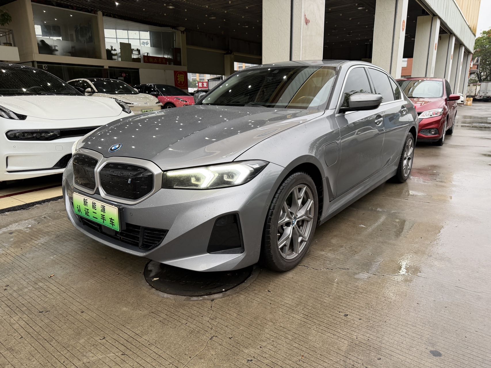 BMW i3 2023 car image 