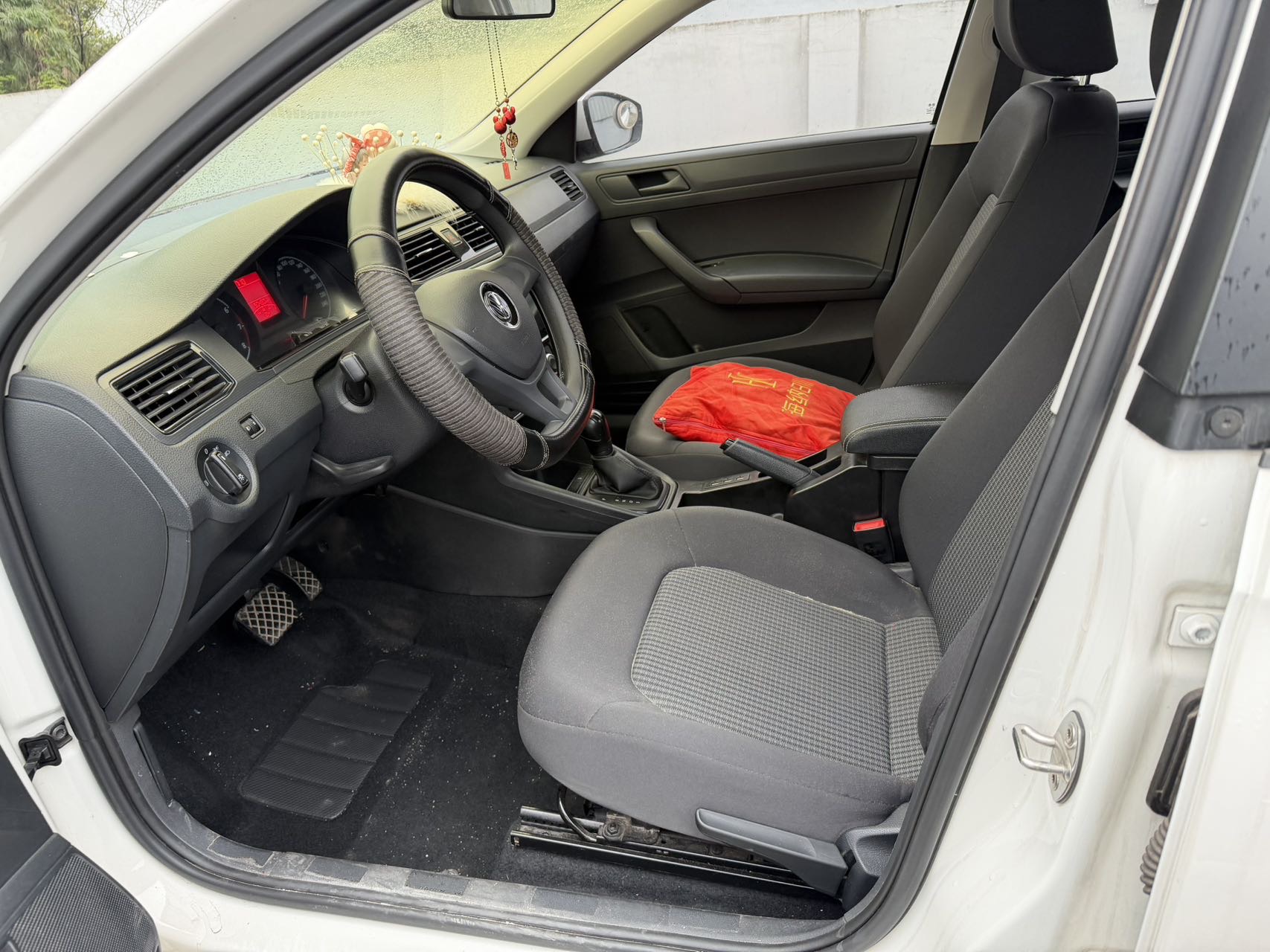 Volkswagen Santana 2022 car image #2