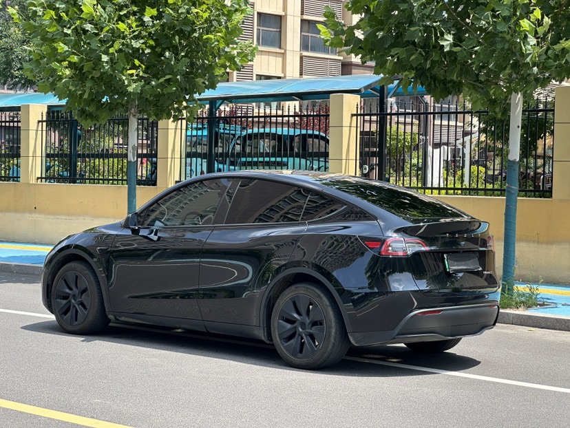 Tesla Model Y 2024 car image #4