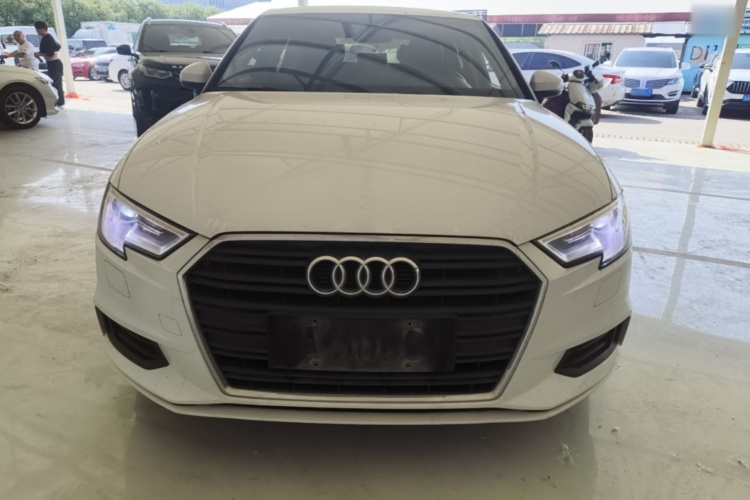 Audi A3 2018 car image #3
