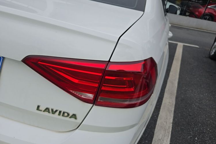 Volkswagen Lavida 2018 car image #8