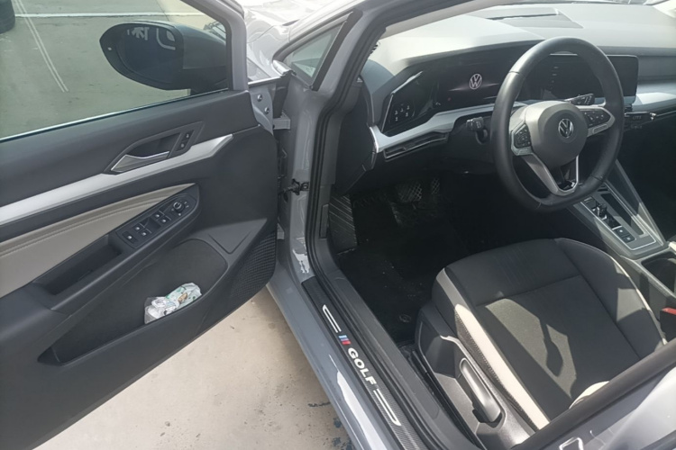 Volkswagen Golf 2022 car image #18