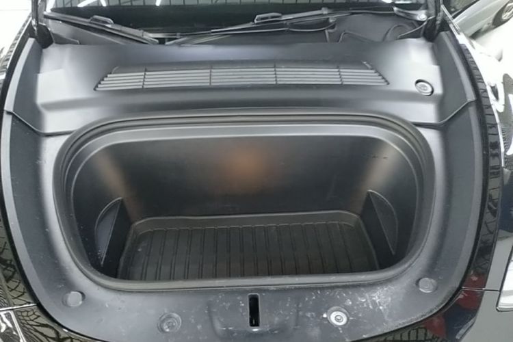 Tesla Model Y 2023 car image #22