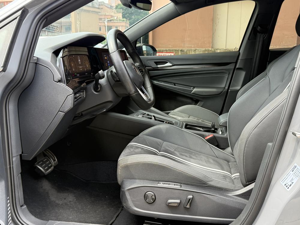 Volkswagen Golf 2021 car image #15