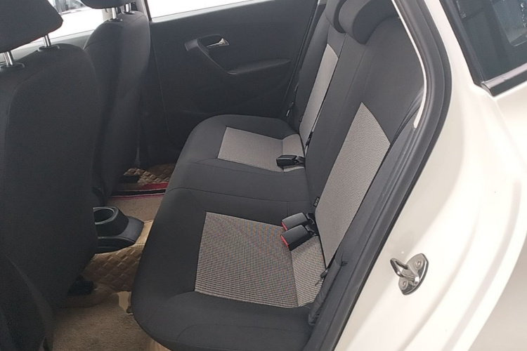 Volkswagen Polo 2018 car image #17
