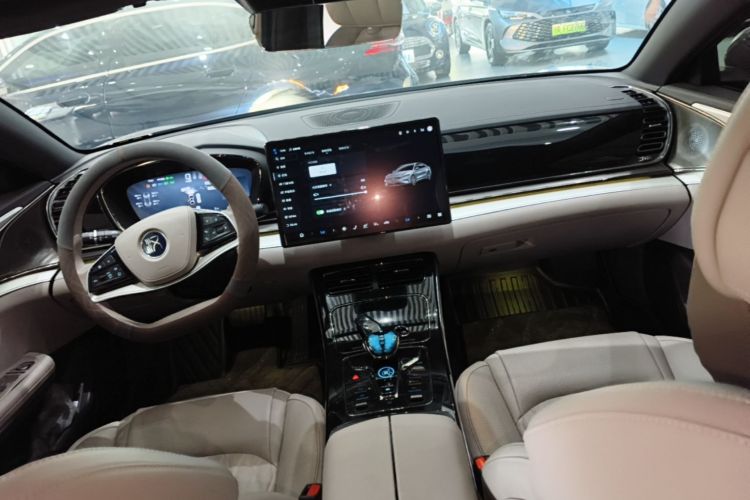 BYD Han 2025 car image #10