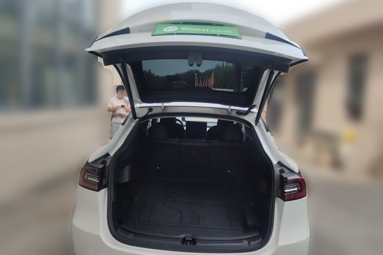 Tesla Model Y 2023 #19 Tesla Model Y 2023 car image #19