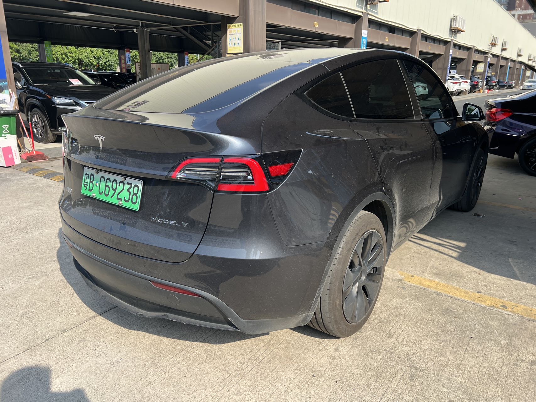 Tesla Model Y 2024 #9 Tesla Model Y 2024 car image #9