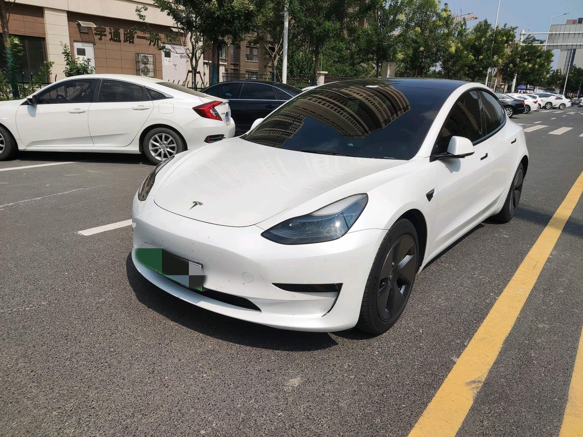 Tesla Model 3 2021 car image 