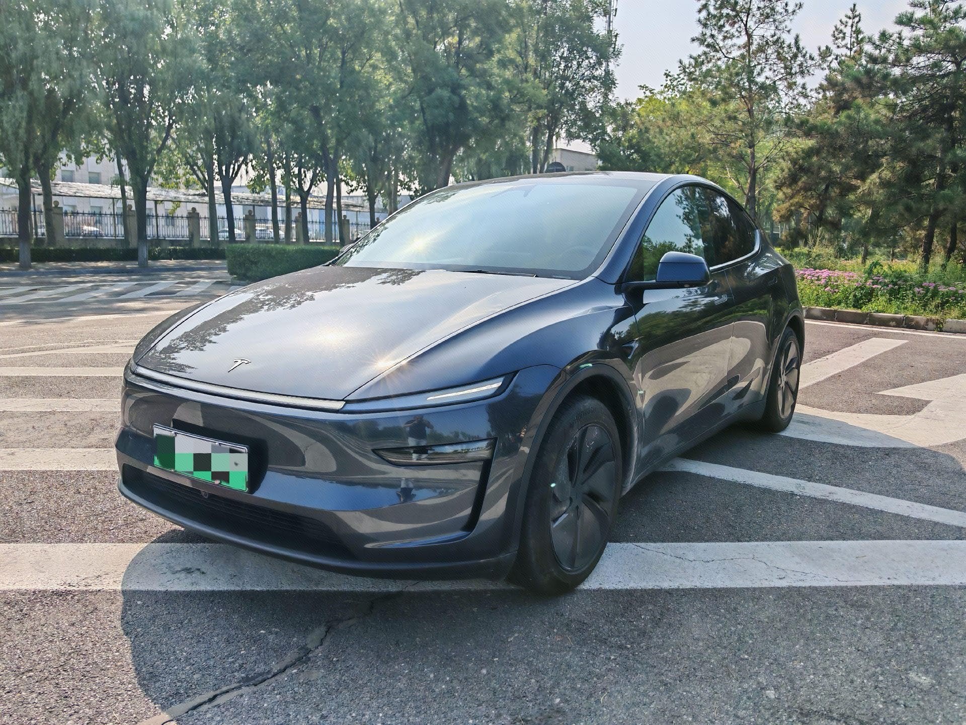 Tesla Model Y 2025 Tesla Model Y 2025 car image