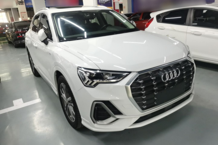 Audi Q3 2020 car image #4