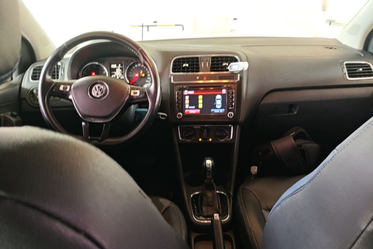 Volkswagen Polo 2016 car image #10