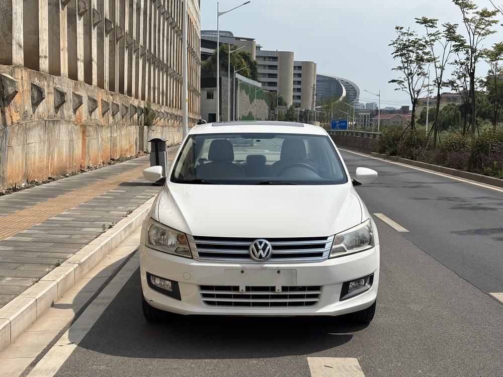 Volkswagen Santana 2013 car image #2