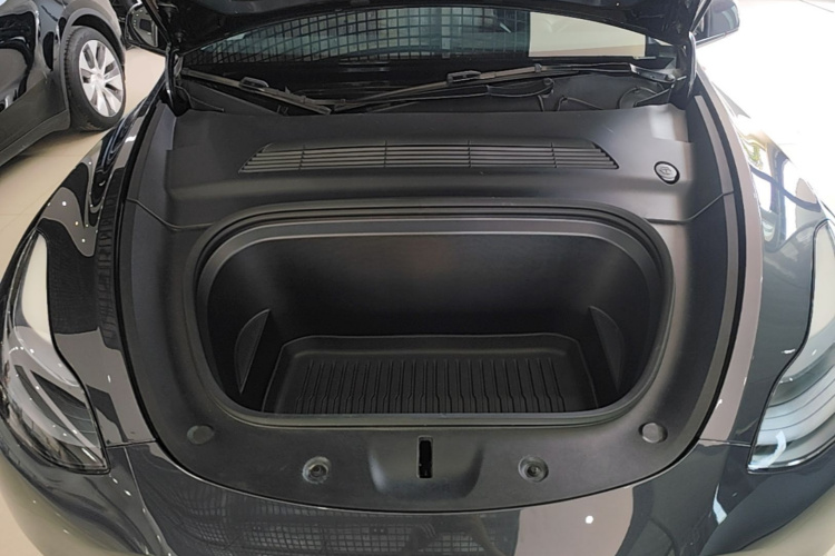 Tesla Model Y 2024 car image #20