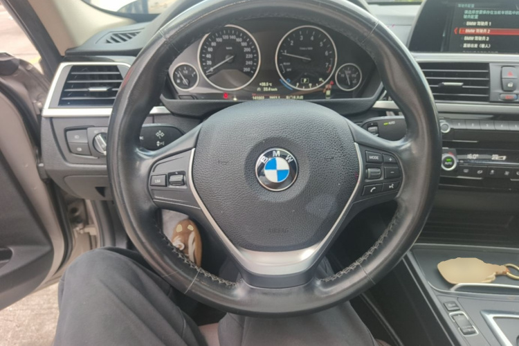 BMW 3 Series 2018 car image #11