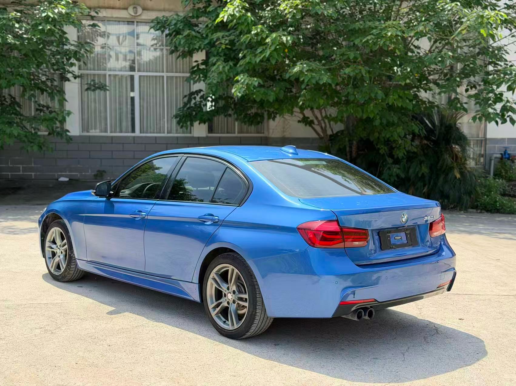 BMW 3 Series 2018 #9 BMW 3 Series 2018 car image #9