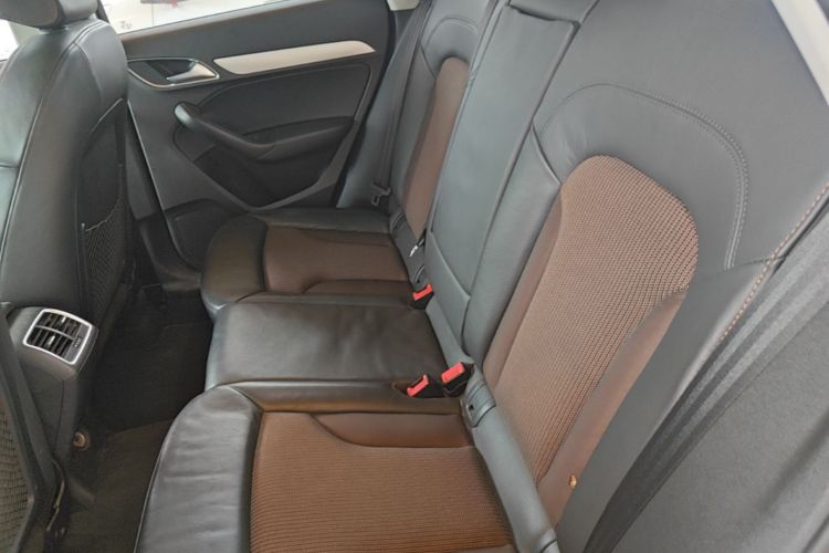Audi Q3 2018 immagine di auto #17