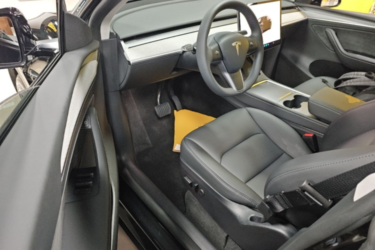 Tesla Model Y 2023 #16 Tesla Model Y 2023 car image #16