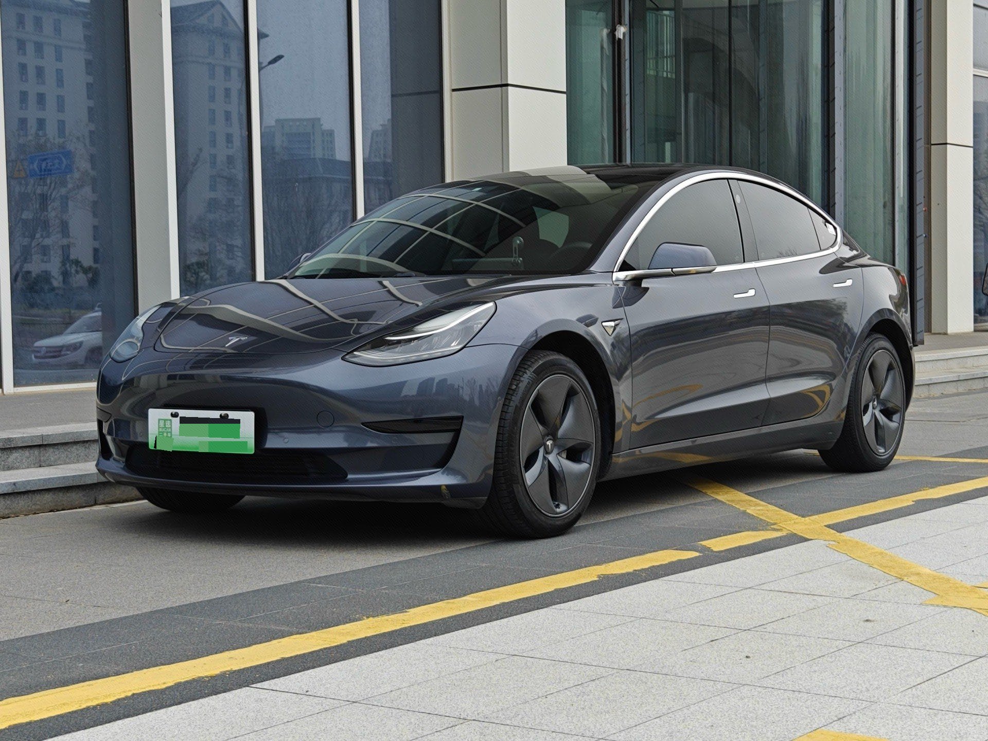 Tesla Model 3 2020 car image 