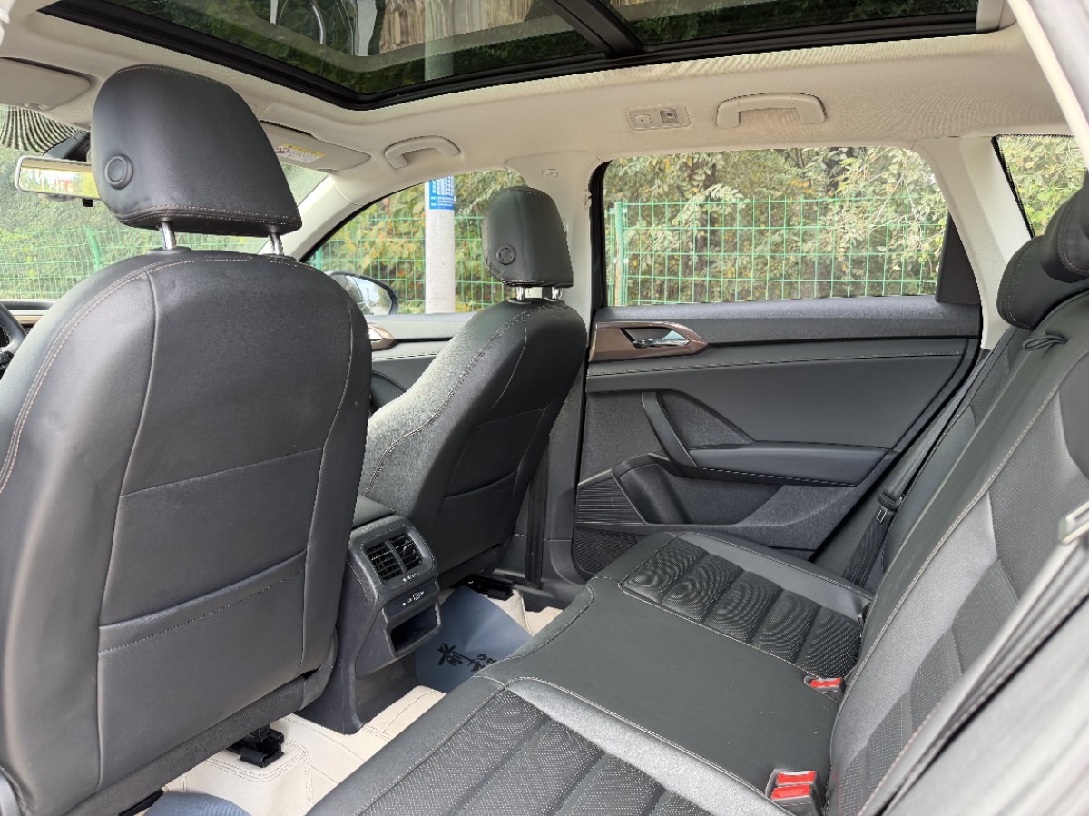 Volkswagen Tharu 2021 car image #8