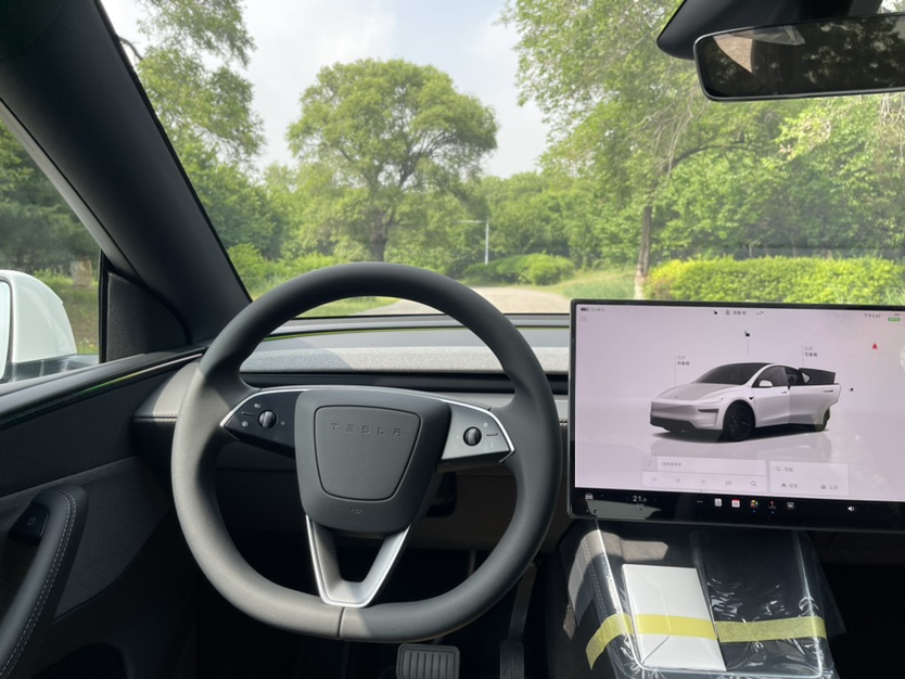 Tesla Model Y 2026 #6 Tesla Model Y 2026 car image #6