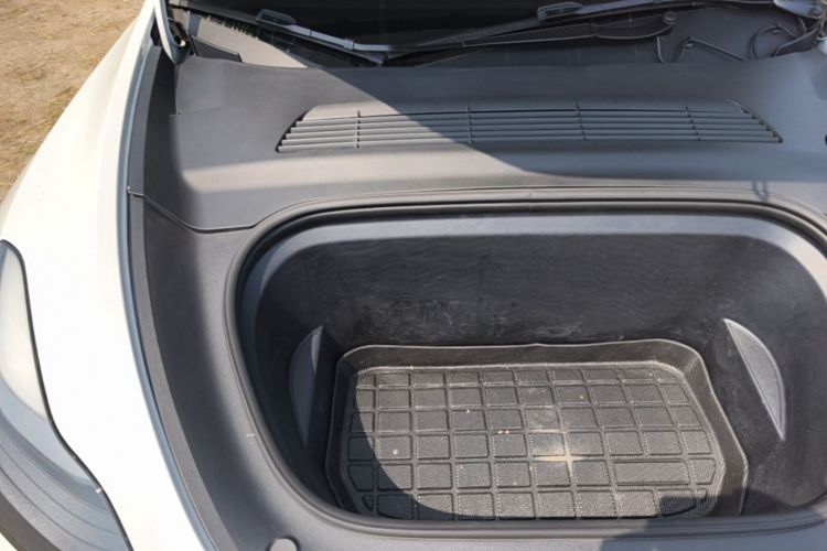Tesla Model Y 2022 immagine di auto #23