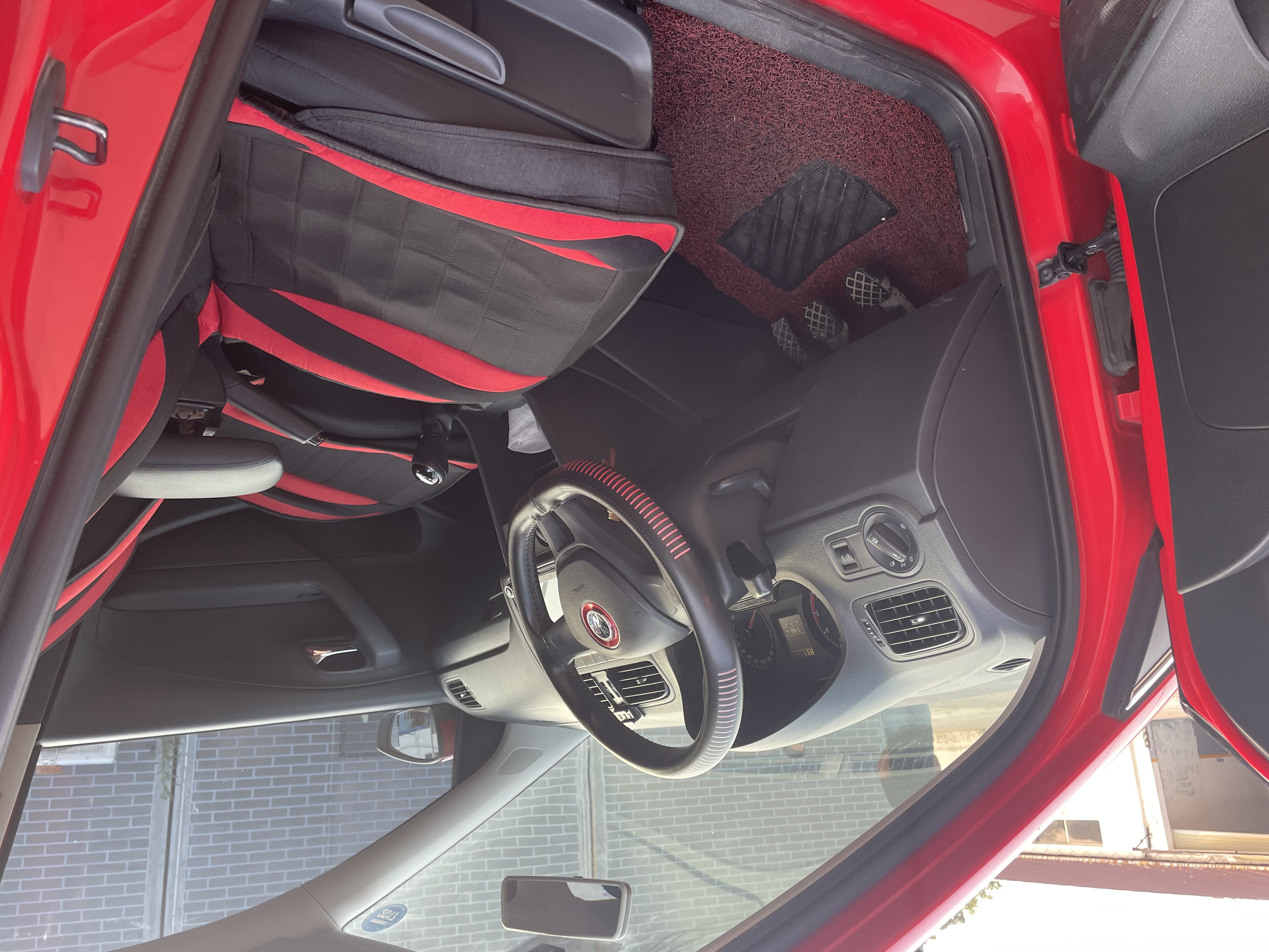 Volkswagen Polo 2015 car image #6