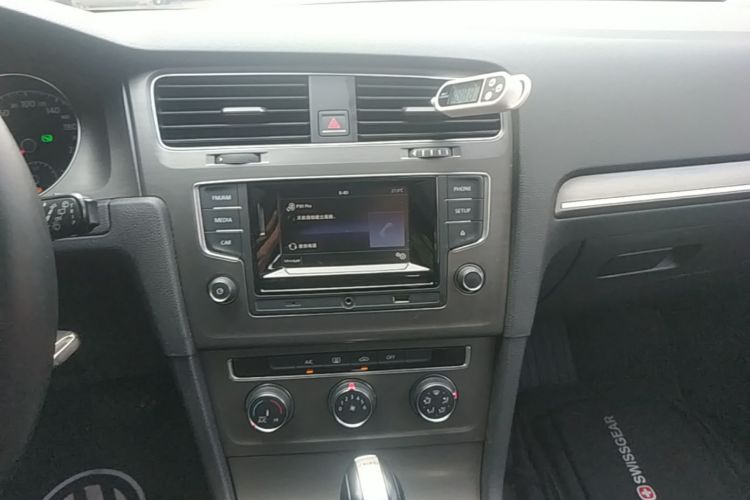 Volkswagen Golf 2016 car image #13