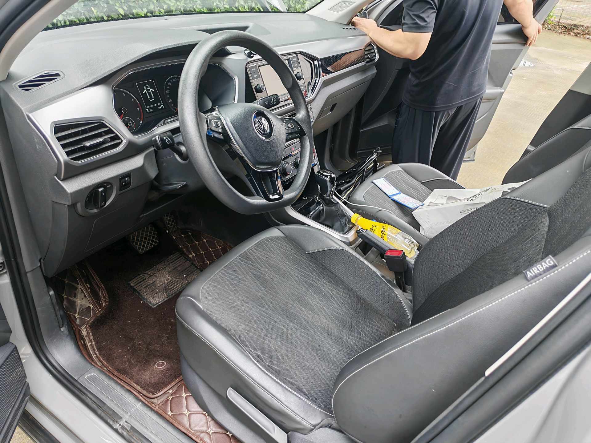 Volkswagen T-Cross 2019 car image #5