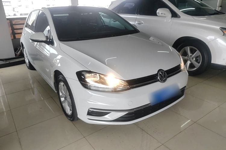 Volkswagen Golf 2017 car image #6