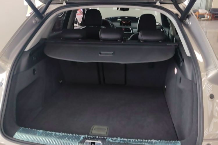 Audi Q3 2018 car image #19