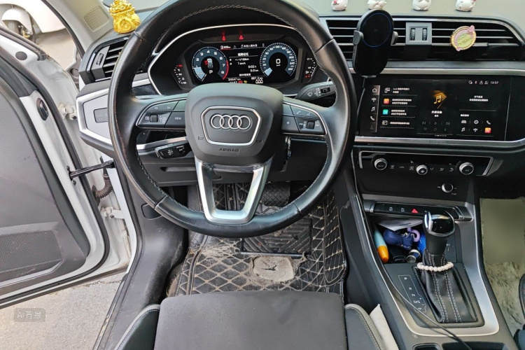 Audi Q3 2022 car image #12