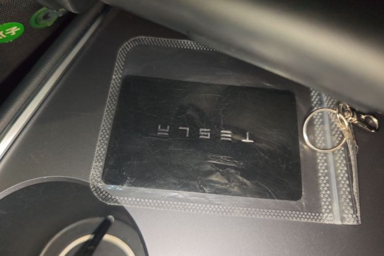 Tesla Model Y 2022 car image #9