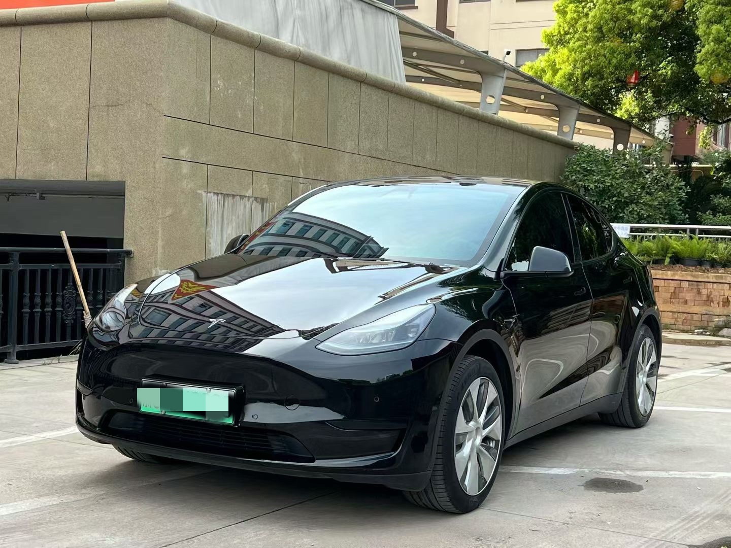 Tesla Model Y 2023 car image 
