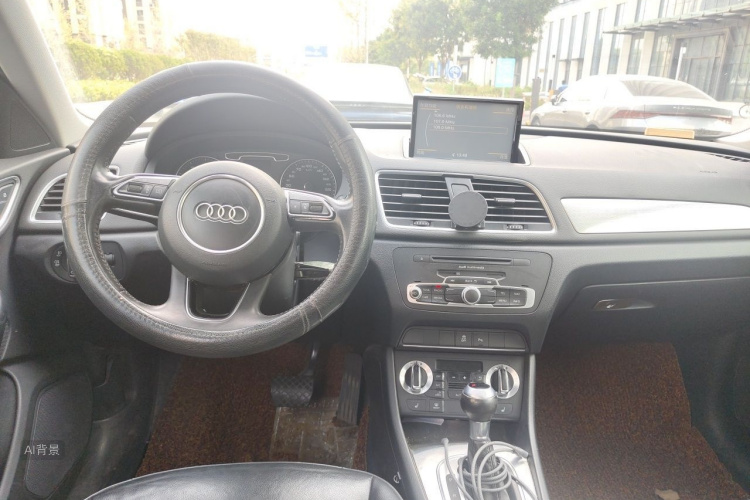 Audi Q3 2015 car image #11