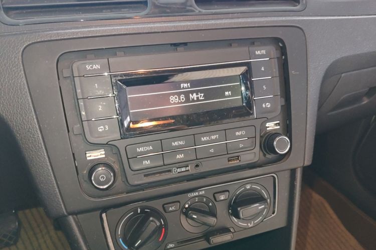Volkswagen Santana 2017 car image #15